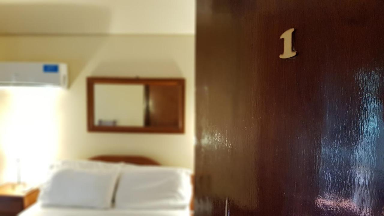 Casa Folks - Bed And Breakfast Пуерто Игуасу Екстериор снимка