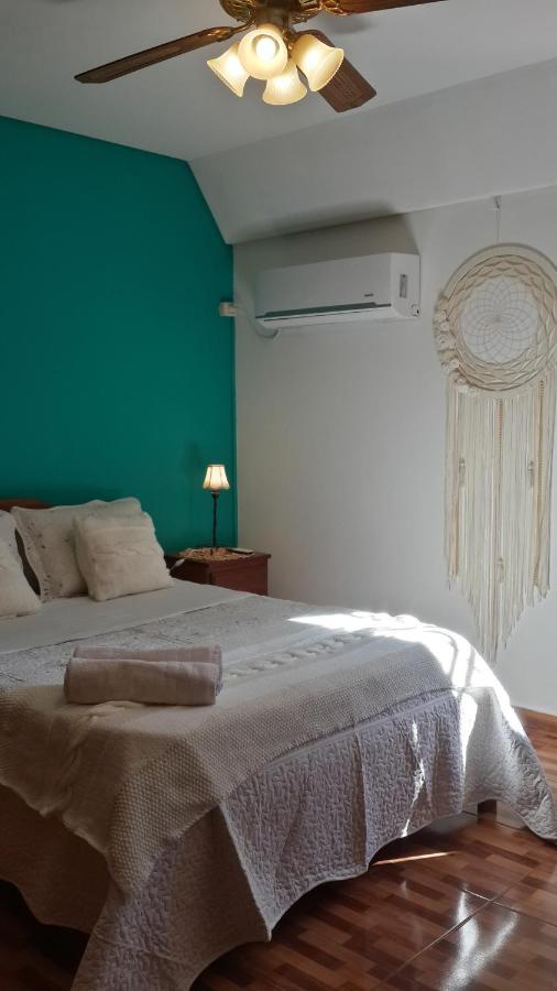 Casa Folks - Bed And Breakfast Пуерто Игуасу Екстериор снимка